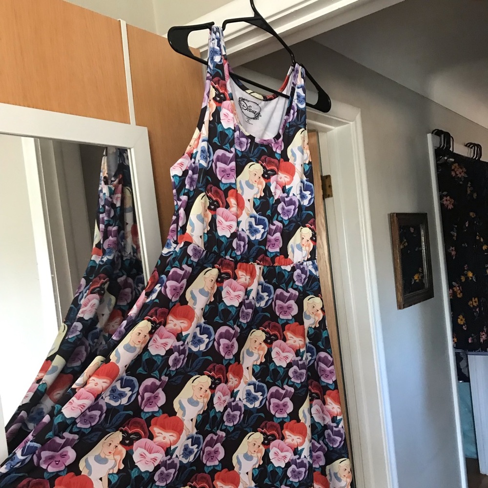 XL DISNEY Alice in Wonderland Dress 👗